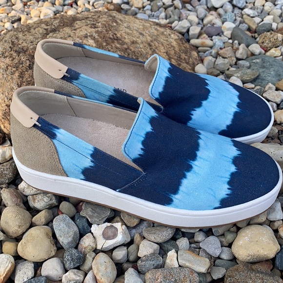 Lucky Brand Sneakers! Size 7.5! - Picture 2 of 10